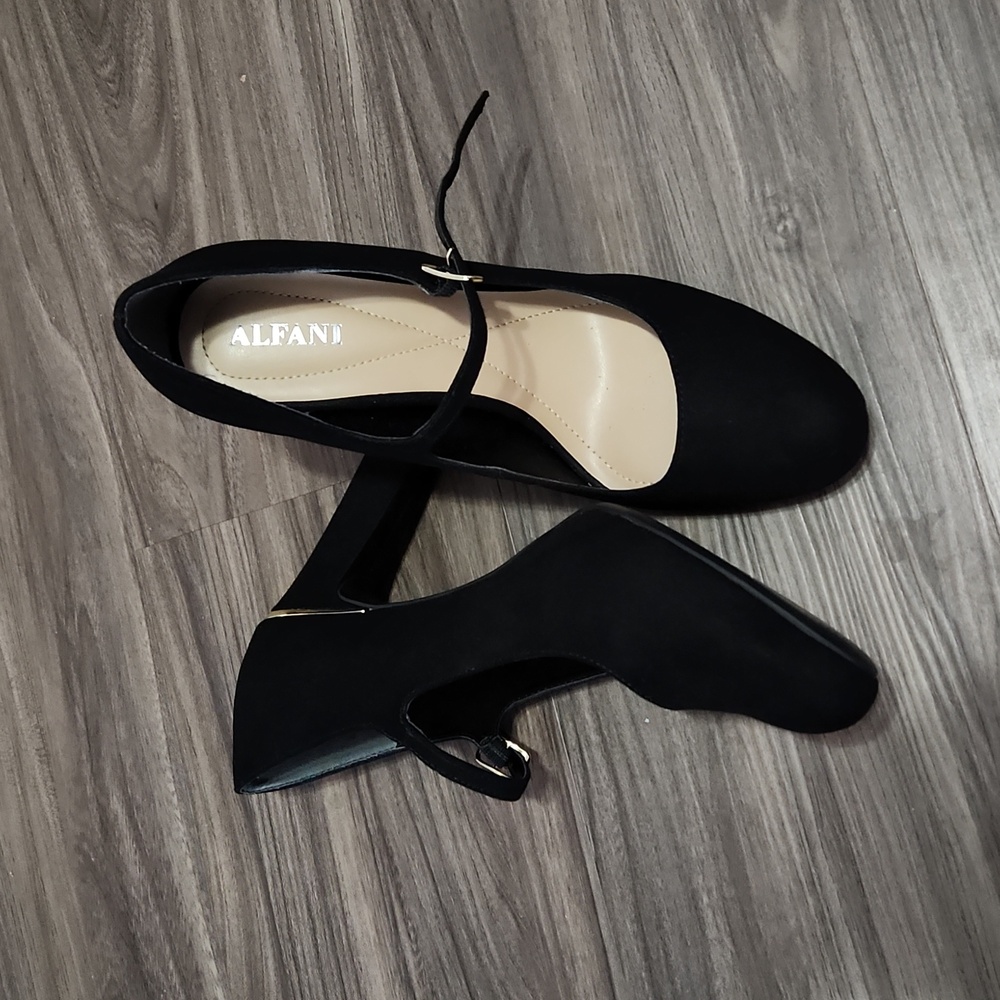 Black Alfani mary jane round toe 4in heel pumps.